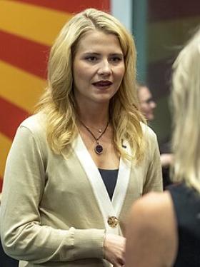 إليزابيث سمارت